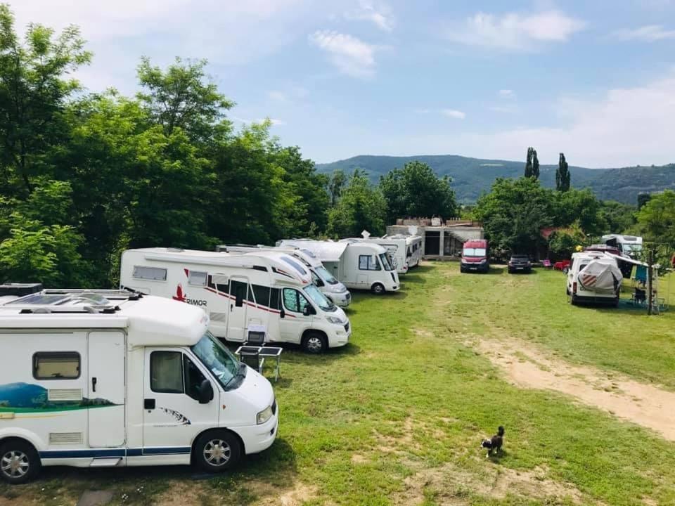 Camping in Clisura Dunarii Ieşelniţa Bagian luar foto