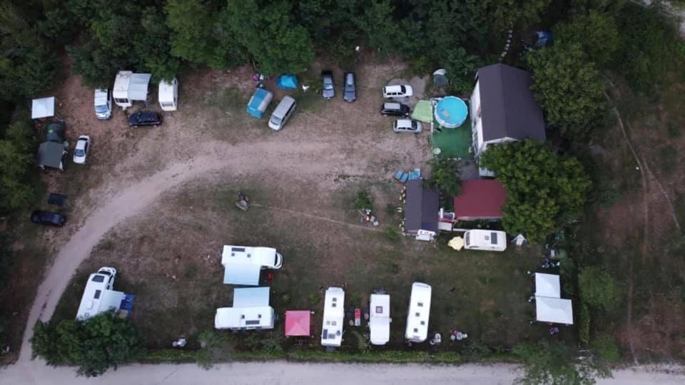 Camping in Clisura Dunarii Ieşelniţa Bagian luar foto