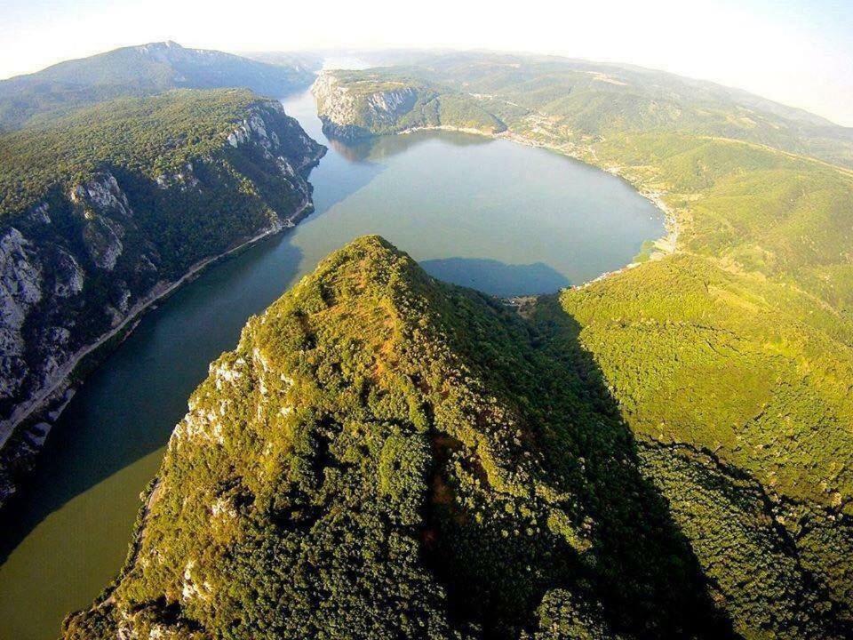 Camping in Clisura Dunarii Ieşelniţa Bagian luar foto