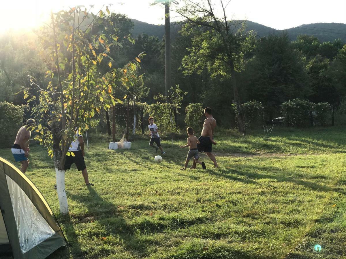 Camping in Clisura Dunarii Ieşelniţa Bagian luar foto