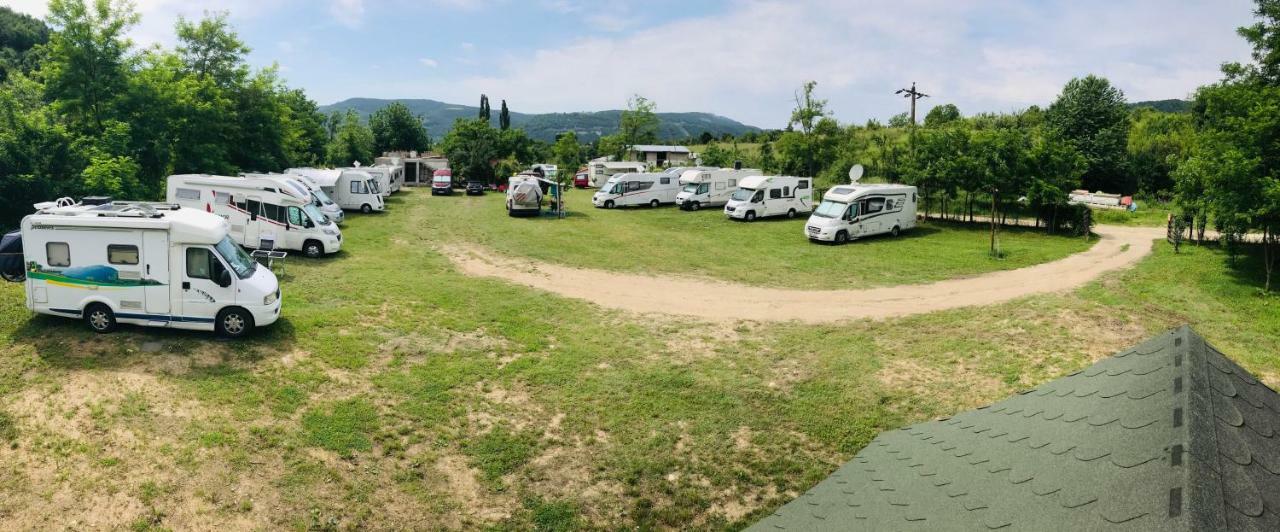 Camping in Clisura Dunarii Ieşelniţa Bagian luar foto